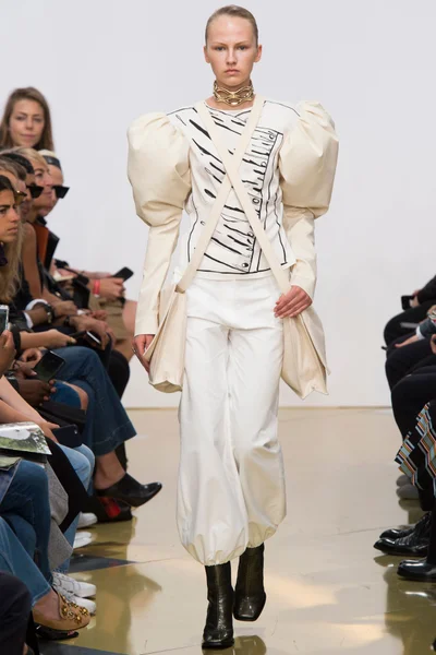 Look 3